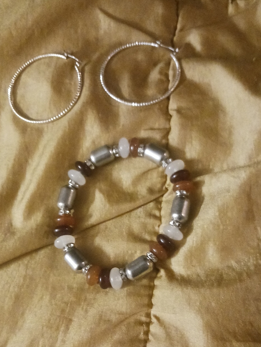 Classic Brown and White Beaded Stretch Bracelet - Unbranded